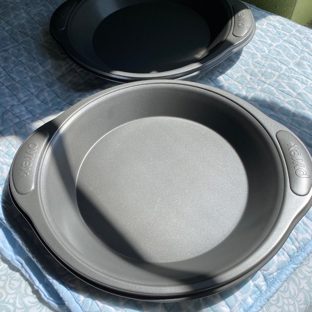 Pyrex Metal Baking Pan 🥄 2 AVAILABLE 2X$15.
